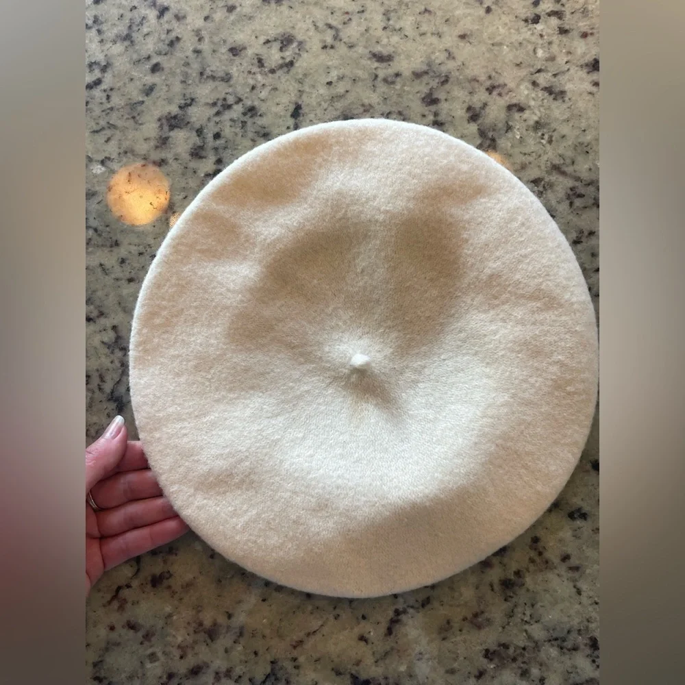 Pristine vintage 100% wool cream Beret